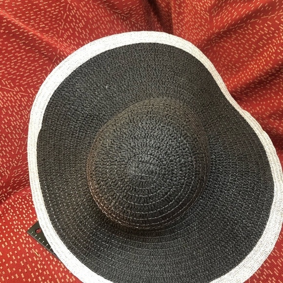 Chatties black wide brim beach hat with silvery  white trim - Picture 5 of 7